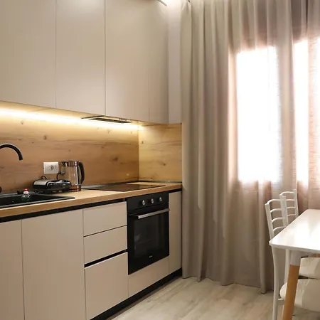 Meli Deluxe Тирана