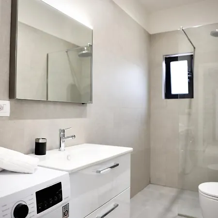 Meli Deluxe Тирана